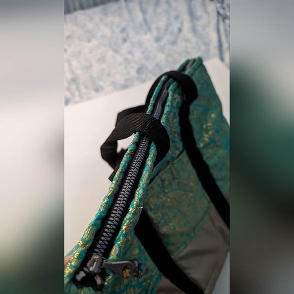 Riri Metallic Embellished Tote bag - Picture 7 of 17